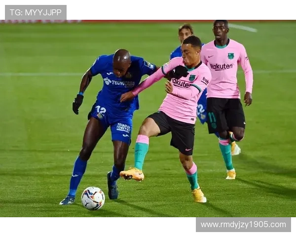 左前卫的战术解析与球场表现探讨:如何提升球队整体进攻效率 左前卫的战术解析与球场表现探讨:如何提升球队整体进攻效率